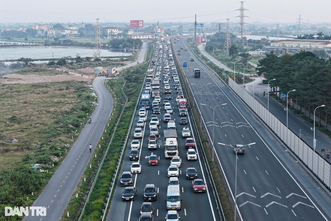Hà Nội phân luồng giao thông nhiều tuyến đường cửa ngõ dịp nghỉ lễ - 1