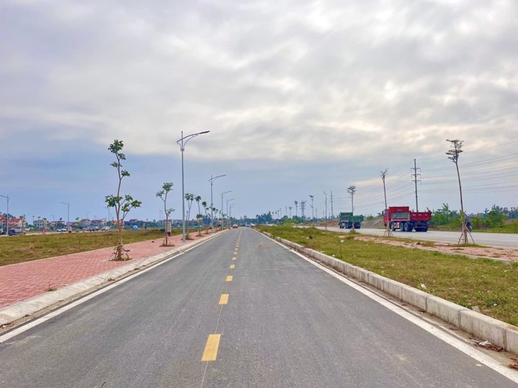 Đấu giá đất ở Hưng Yên: Khách trả nhầm 4,92 tỷ đồng/m2 - 1 Đấu giá đất ở Hưng Yên: Khách trả nhầm 4,92 tỷ đồng/m2 - 1