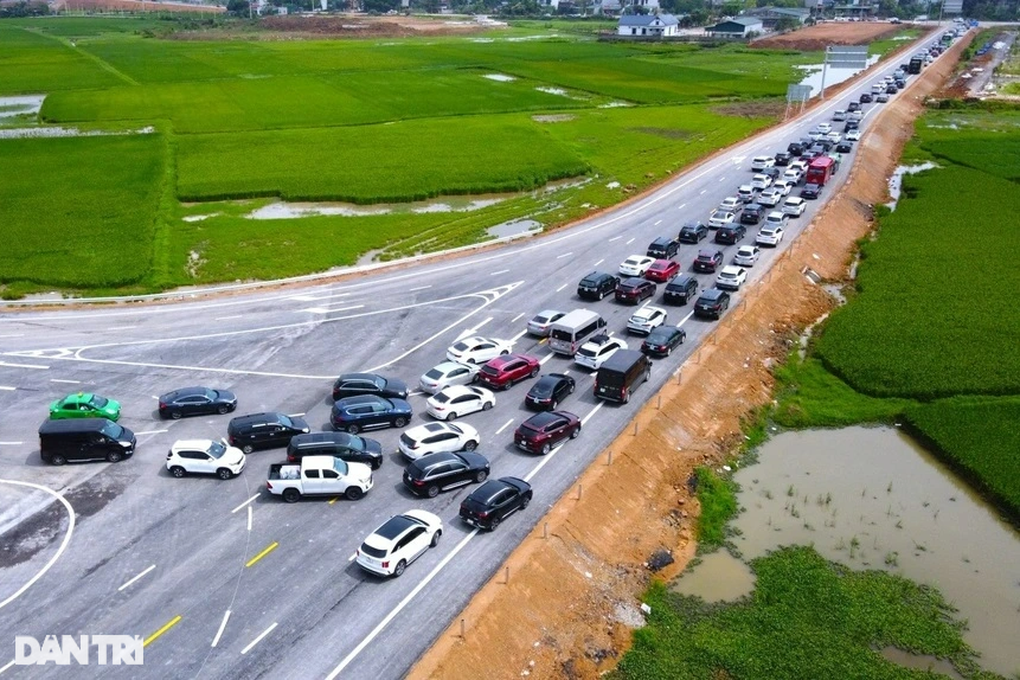 Thanh Hóa chi hơn 800 tỷ đồng làm 1,5km đường - 1 Thanh Hóa chi hơn 800 tỷ đồng làm 1,5km đường - 1
