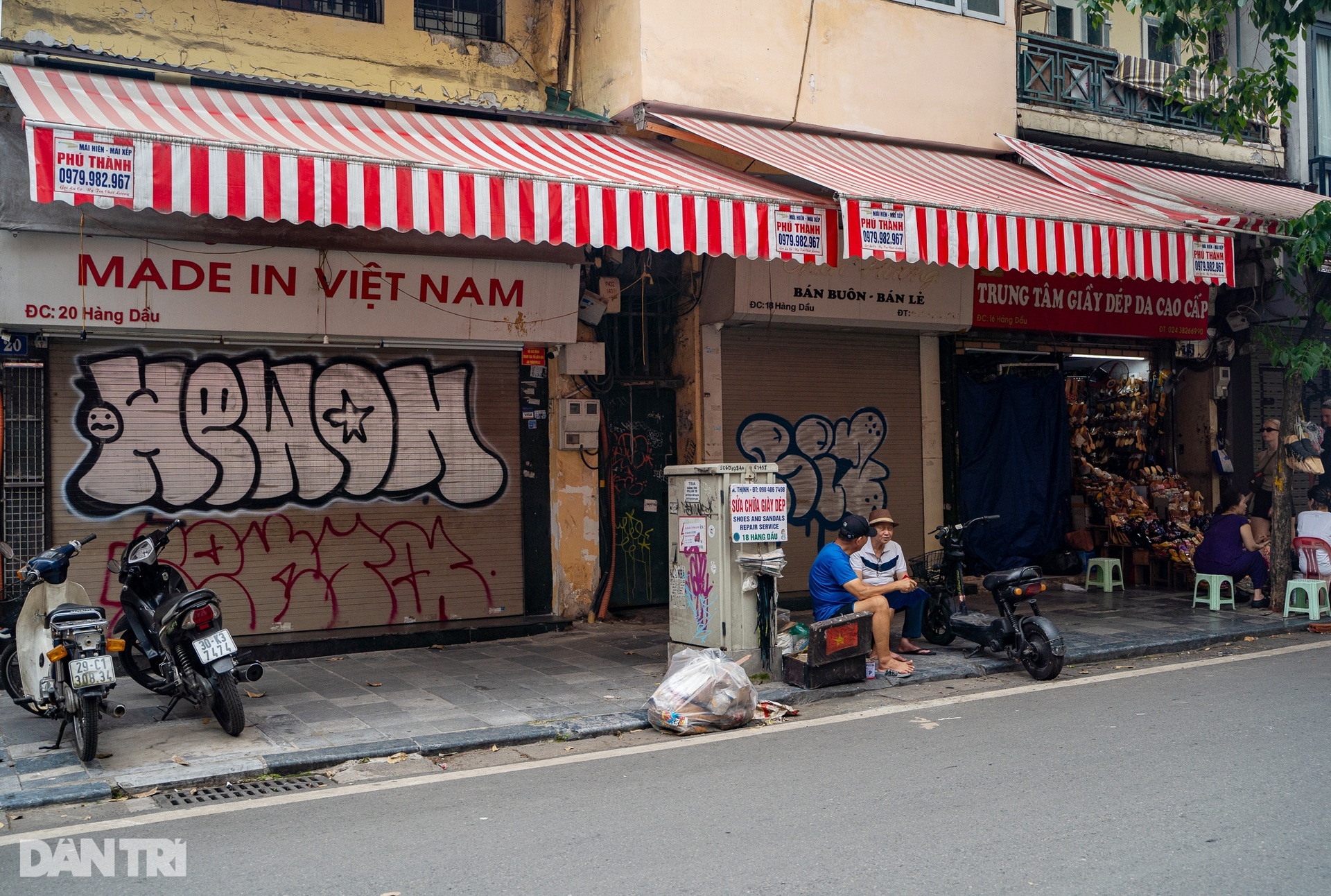 Cảnh vắng lặng trên các tuyến phố kinh doanh, bán buôn ở Hà Nội - 8 Cảnh vắng lặng trên các tuyến phố kinh doanh, bán buôn ở Hà Nội - 8