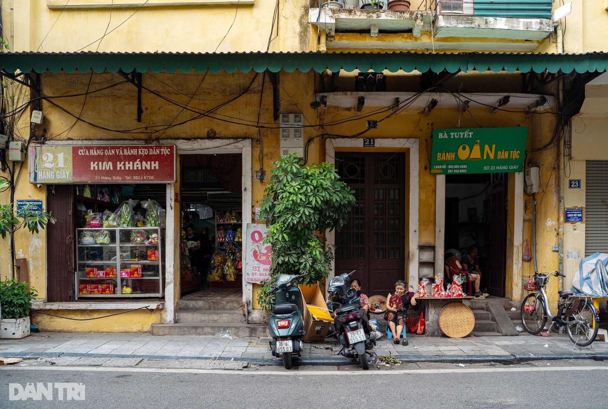 Cảnh vắng lặng trên các tuyến phố kinh doanh, bán buôn ở Hà Nội - 12