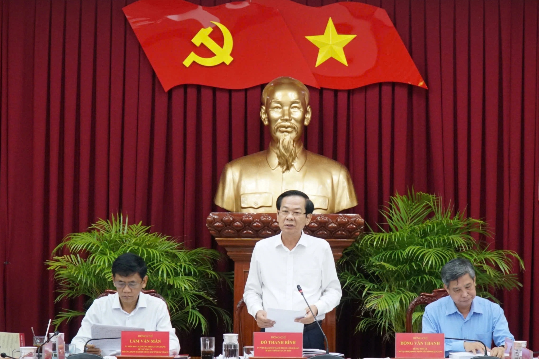 Bí thư Cần Thơ: Ai không làm thì đứng sang một bên để người khác làm - 1